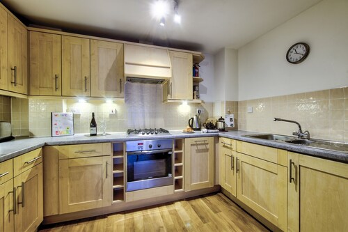 Quiet but close to City Centre. Free parking & 2 bathrooms (one newly replaced)