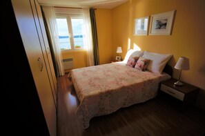 1 dormitorio, escritorio, tabla de planchar con plancha y wifi gratis