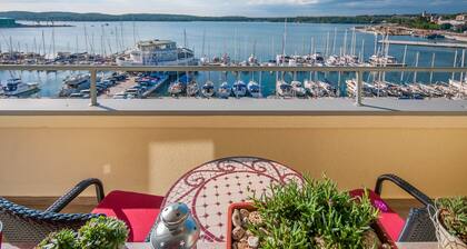 Beautiful Sea View Apartment Pula
