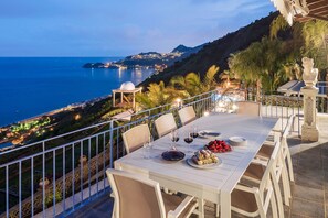 Outdoor dining - Premium villa with pool in Taormina, Sicily - 8 pax (Letojanni)