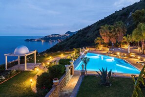 An infinity pool