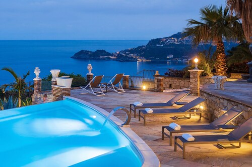Premium villa with pool in Taormina, Sicily - 8 pax