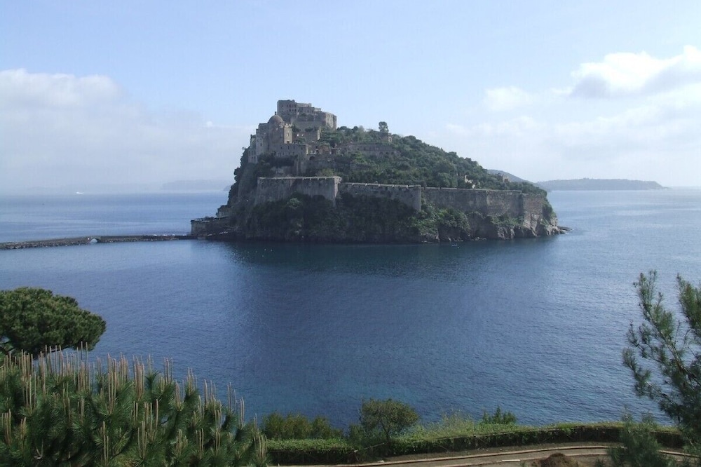 CASA VACANZA VICINO AL MARE ISCHIA ISOLA