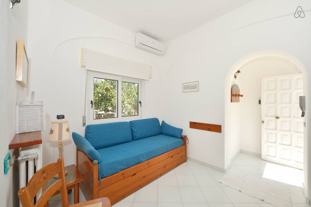 CASA VACANZA VICINO AL MARE  ISCHIA ISOLA