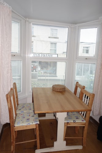 Cosy Home from Home close to Beautiful Benllech Beach - Child and Pet Friendly