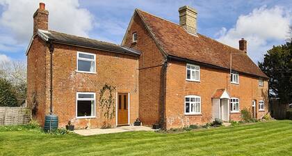 Tranquila cabaña contigua granja rural a 5 millas de la costa de Suffolk