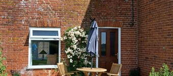 Tranquil Cottage adjoining rural farmhouse 5 miles from Suffolk Coast