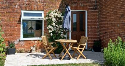Tranquil Cottage adjoining rural farmhouse 5 miles from Suffolk Coast