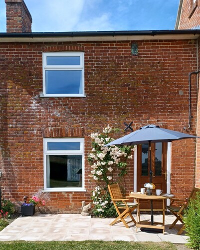 Tranquil Cottage adjoining rural farmhouse 5 miles from Suffolk Coast