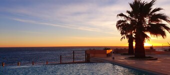 Superb villa "pieds dans l'eau"