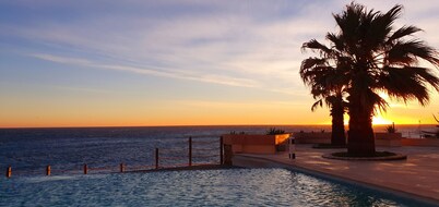 Superb villa "feet in the water" 