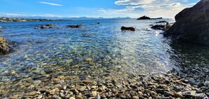 A clear coastal area with rocky terrain and calm waters. - Superb villa "feet in the water" (Roquebrune-Sur-Argens)