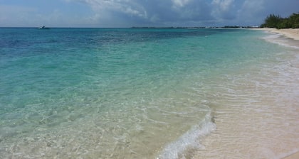Hermosa 2br y 2 baño en suite con vistas al puerto deportivo y de la puesta del sol
