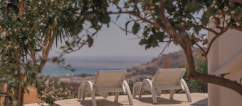 PRIVATE VILLA WITH OUTSTANDING VIEWS, CLOSE TO MIKRI VIGLA BEACH.