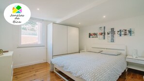 3 Schlafzimmer, Schreibtisch, Bügeleisen/Bügelbrett, Reisekinderbett