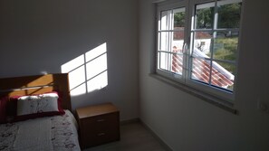 4 bedrooms, iron/ironing board, travel crib, free WiFi