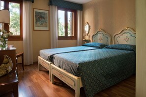 2 bedrooms, iron/ironing board, free WiFi, bed sheets - Apartment with private terrace in S.Polo in the heart of Venice (Venice)