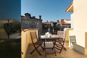 Outdoor dining - Apartment with private terrace in S.Polo in the heart of Venice (Venecia)