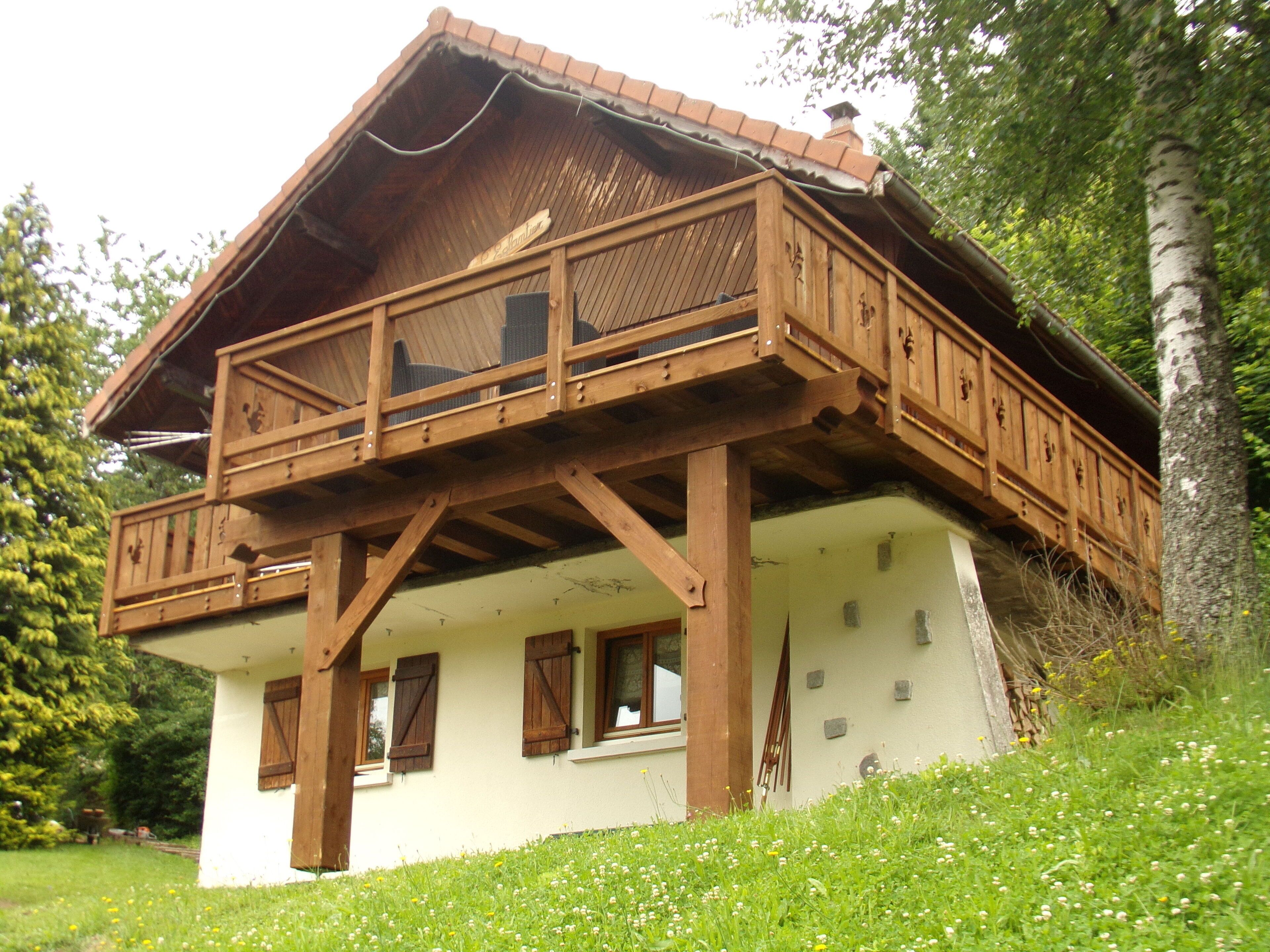 Superb quiet wooden chalet with sauna, WIFI, southern exposure