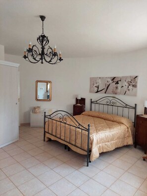 1 bedroom, desk, free WiFi, bed sheets