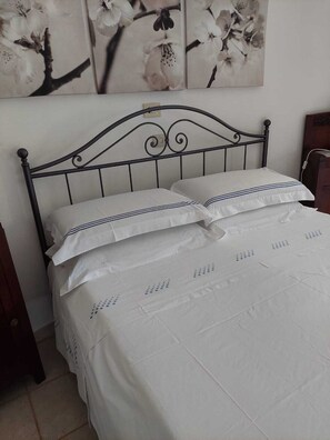 1 bedroom, desk, free WiFi, bed sheets