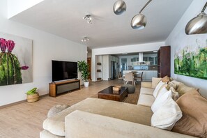 Smart TV, table tennis