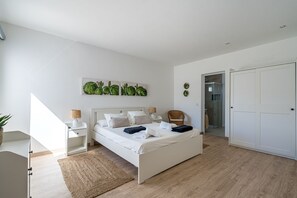 5 bedrooms, iron/ironing board, travel cot, free WiFi - THE NEW VILLA LOS ROQUES - NEWLY RENOVATED-MODERN AND INTIMATE - BEAUTIFUL VIEWS (Playa Blanca)