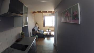2 bedrooms, iron/ironing board, free WiFi