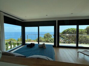 5 slaapkamers, een kluis op de kamer, een strijkplank/strijkijzer