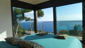 5 chambres, coffres-forts dans les chambres, fer et planche à repasser