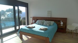 5 chambres, coffre-fort, fer et planche à repasser, lit de bébé portatif