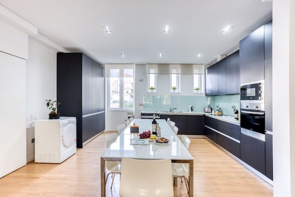 Fridge, microwave, oven, dishwasher