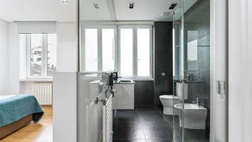 Dusche, Haartrockner, Handtücher