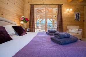 5 bedrooms, desk, iron/ironing board, free WiFi