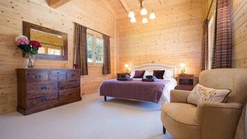 5 slaapkamers, een bureau, een strijkplank/strijkijzer, gratis wifi