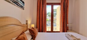 3 chambres, fer et planche à repasser, Wi-Fi gratuit, draps fournis