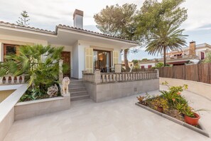 Exterior - Villa con jardín a 150m de la playa (Muro)