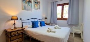 3 bedrooms, iron/ironing board, free WiFi, bed sheets