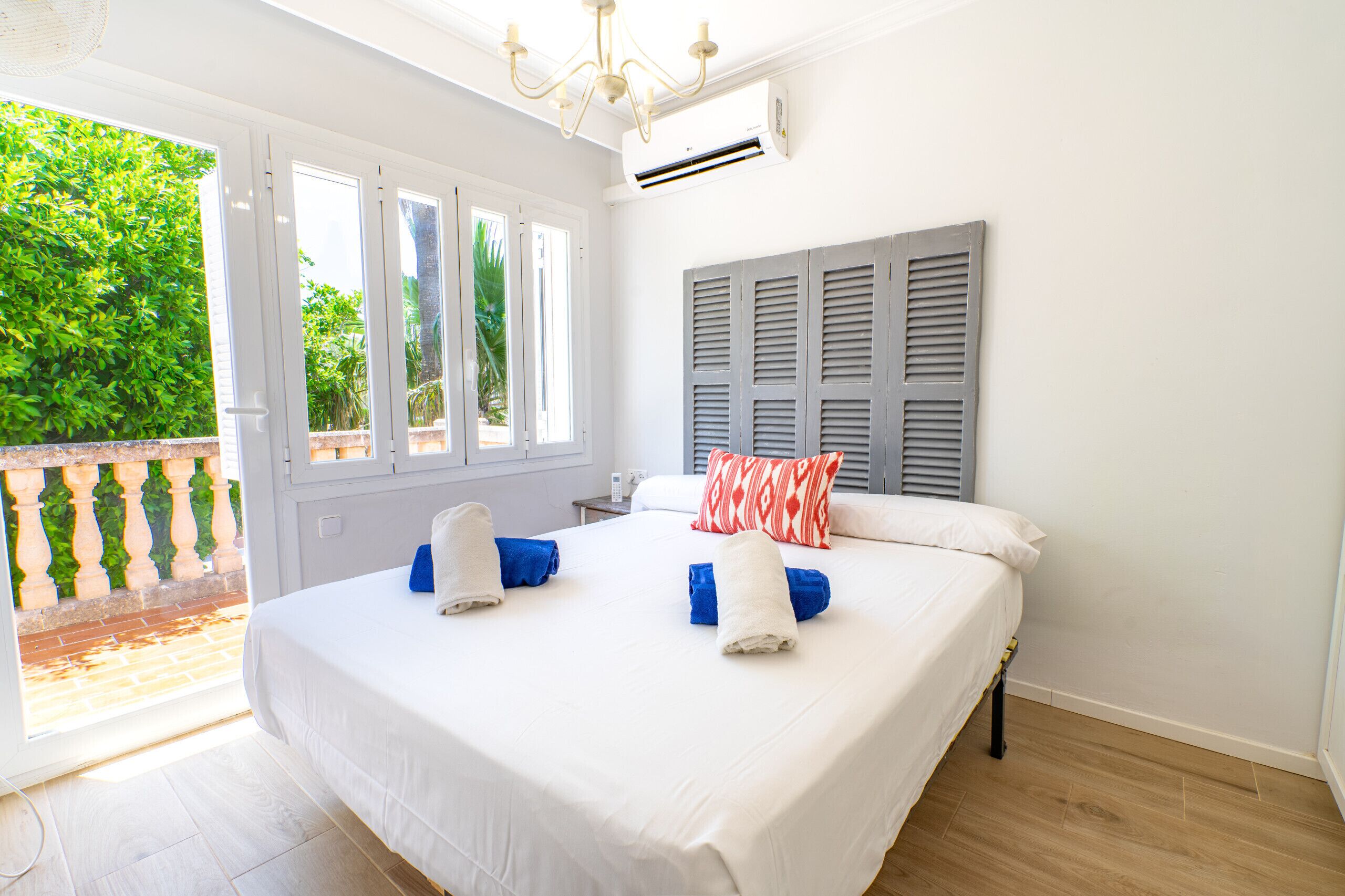 4 dormitorios, cuna de viaje, wifi gratis y ropa de cama
