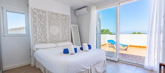 Villa Bahías - with private swimming pool