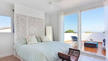 4 bedrooms, travel crib, free WiFi, bed sheets