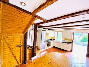 Fridge, microwave, oven, stovetop - Slovenian Farmhouse - Soca Valley (Ciginj)