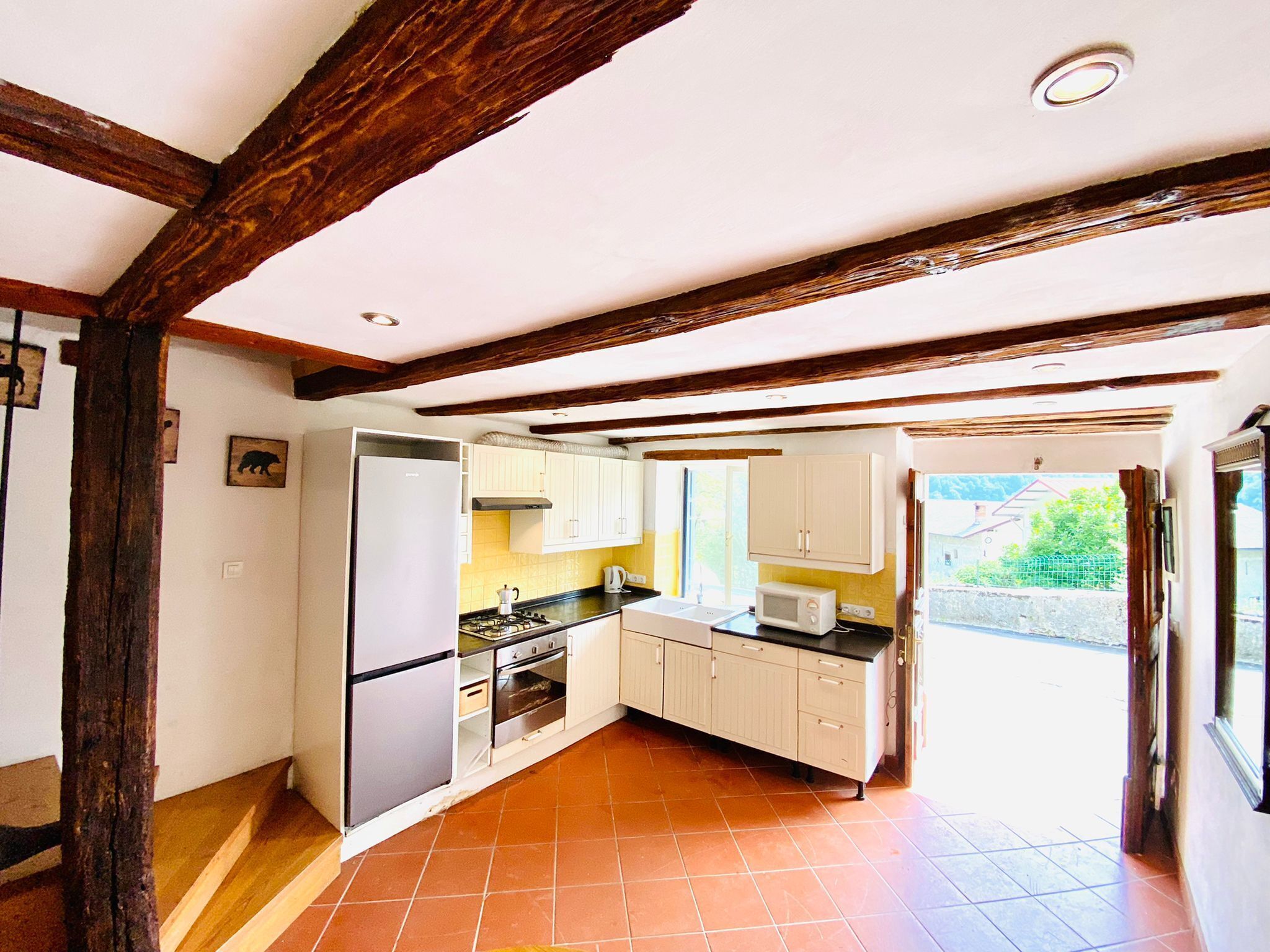 Refrigerador, microondas, horno y parrilla de estufa 