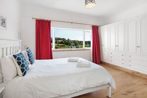 8 makuuhuonetta, silitysrauta/-lauta, ilmainen Wi-Fi, vuodevaatteet