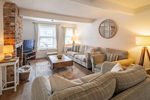 TV, fireplace - Coxswain's House, Wells-next-the-Sea, Norfolk (Wells-next-the-Sea)
