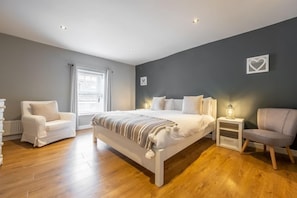 4 bedrooms, internet, bed sheets