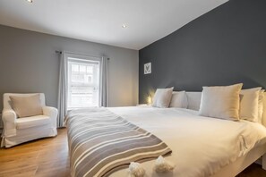 4 bedrooms, Internet, bed sheets