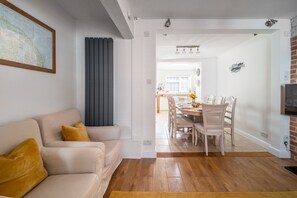 TV, fireplace - Coxswain's House, Wells-next-the-Sea, Norfolk (Wells-next-the-Sea)