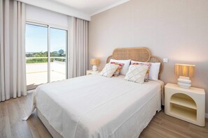 5 bedrooms, iron/ironing board, WiFi, bed sheets