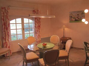 Dining - Villa With Private Pool And Stunning Views. (Cessenon-Sur-Orb)